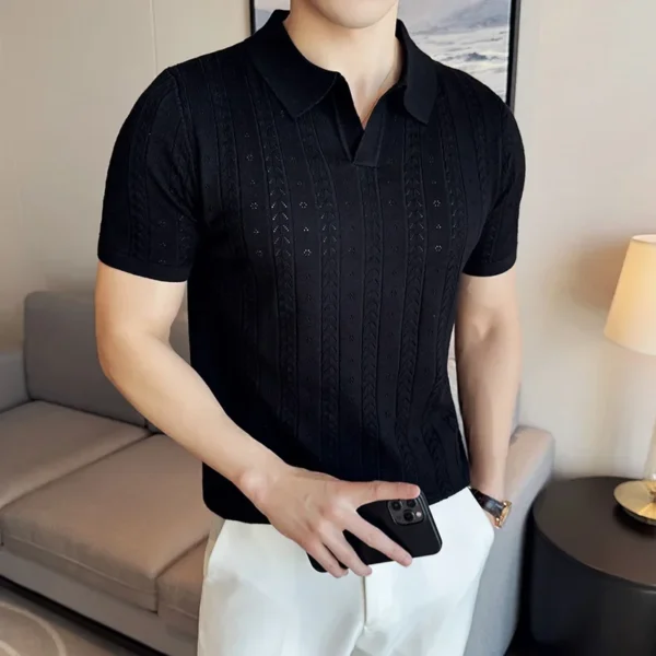 Camisa Polo Masculina Gola V – Listrada com Jacquard Vazado, Malha Leve e Manga Curta para o Verão - Imagem 3