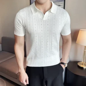 Camisa Polo Masculina Gola V – Listrada com Jacquard Vazado, Malha Leve e Manga Curta para o Verão