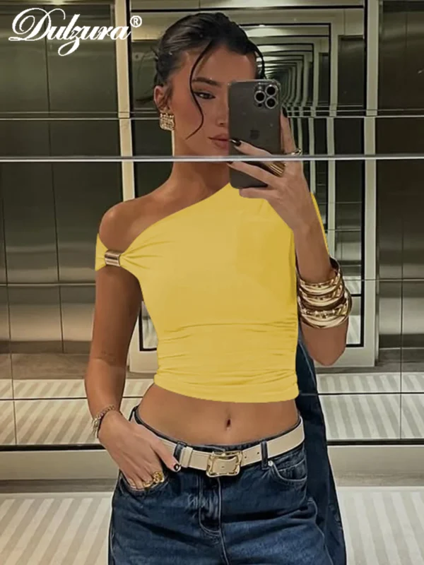 Blusa Feminina Dulzura – Ombro Único com Detalhe Metálico, Estilo Y2K - Imagem 3
